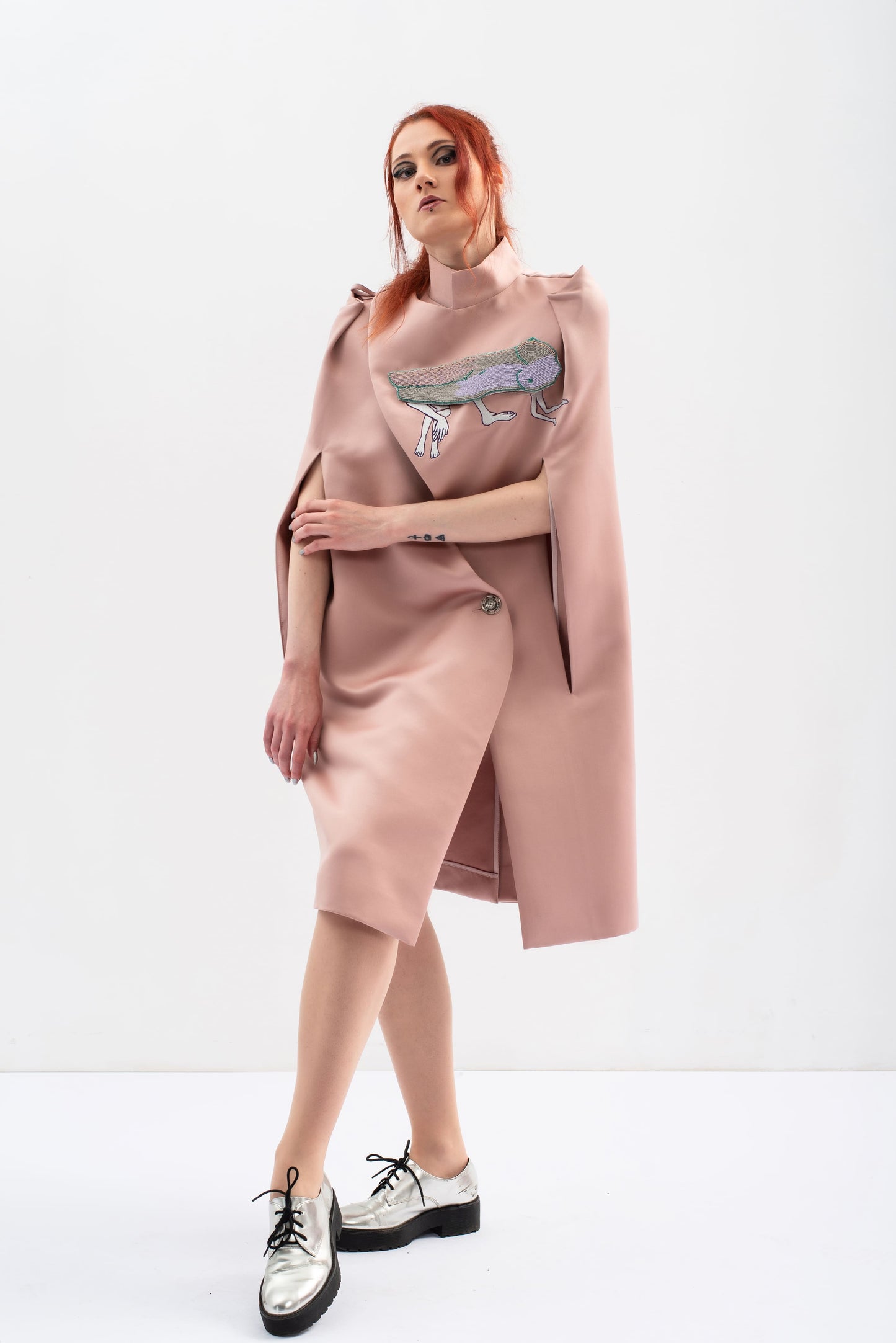 Satin sleeveless cape coat